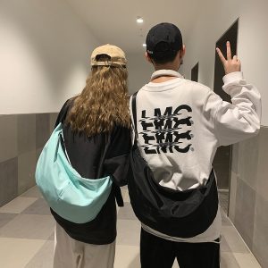 单肩包新款街头潮流大容量背包日系简约饺子包时尚潮流男女斜挎包