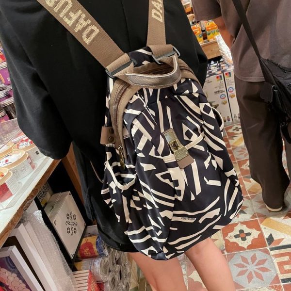帆布双肩包女2024新款时尚通勤牛津布女士背包休闲旅行包2023潮牌