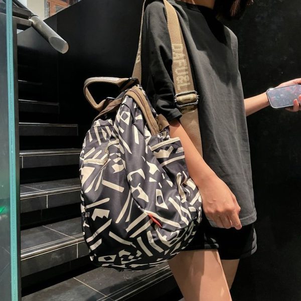 帆布双肩包女2024新款时尚通勤牛津布女士背包休闲旅行包2023潮牌