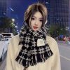 韩版围巾女士冬季2023新款保暖百搭加厚井格子围脖高级感披肩两用