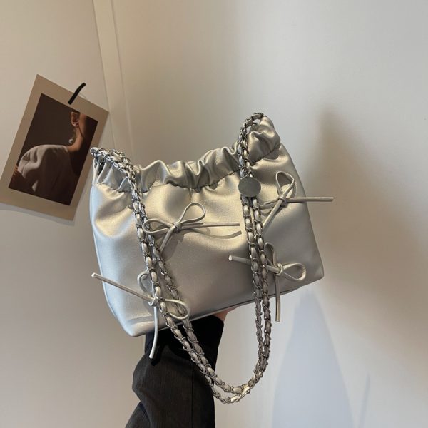 法国小众褶皱设计手提小包包女2023新款夏季简约水桶包时尚斜挎包
