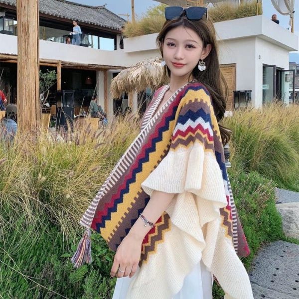 复古民族风披肩女新款百搭针织木耳边斗篷云南旅游穿搭流苏大围巾