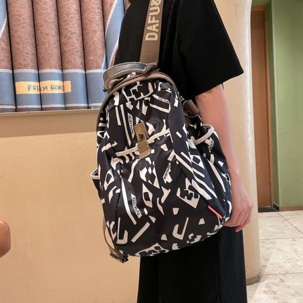 帆布双肩包女2024新款时尚通勤牛津布女士背包休闲旅行包2023潮牌