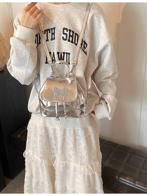甜酷风银色双肩包包女2024新款时尚潮百搭旅行背包学生书包通勤包
