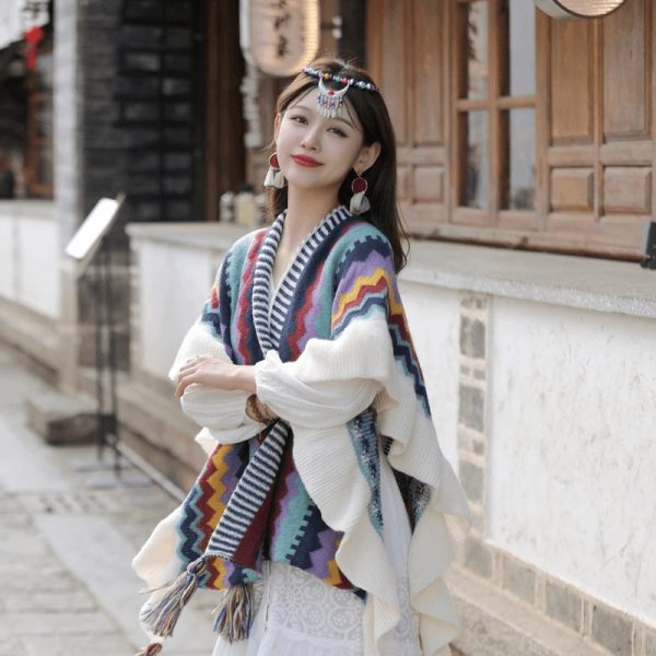 复古民族风披肩女新款百搭针织木耳边斗篷云南旅游穿搭流苏大围巾