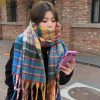新款韩系复古显白彩虹格子围巾女冬季加厚保暖高级仿羊绒披肩围脖