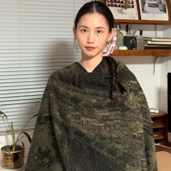 江南水乡文艺旅游披肩秋冬季仿羊绒针织围巾开叉油画披风斗篷外搭