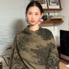 江南水乡文艺旅游披肩秋冬季仿羊绒针织围巾开叉油画披风斗篷外搭