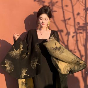 O1CN01tEfGCc1mLCTFWkPba_2216726044937-0-cib 中国风银杏叶披肩女外搭仿羊绒披风高级感斗篷加厚披肩毯保暖围巾