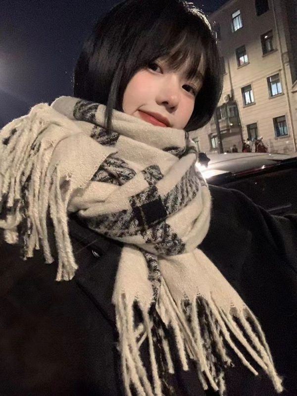 新款美拉德仿羊绒格子围巾女秋冬季加厚保暖披肩两用纯色学生围脖