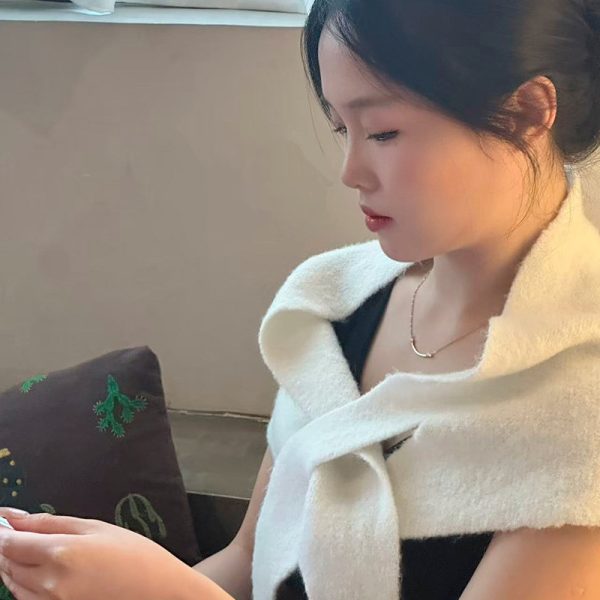 2025新款围巾女春秋百搭三角巾护颈保暖纯色百搭配围脖披肩高级感
