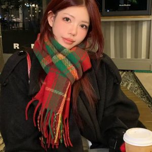 O1CN01x06ZBz1xd1Y6MYk3p_2216878036465-0-cib 2025跨境仿羊绒格子围巾女冬季高级感时尚简约围脖中长款保暖披肩