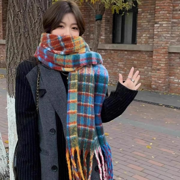 新款韩系复古显白彩虹格子围巾女冬季加厚保暖高级仿羊绒披肩围脖